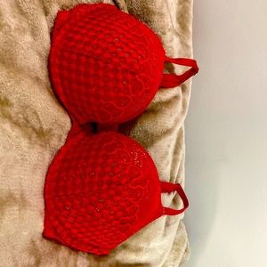 Red VS very sexy padded lace bra 32D
